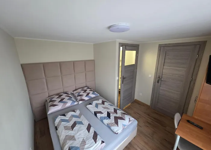 ゲストハウス Goscinne Kamila ヤロスワビエツ